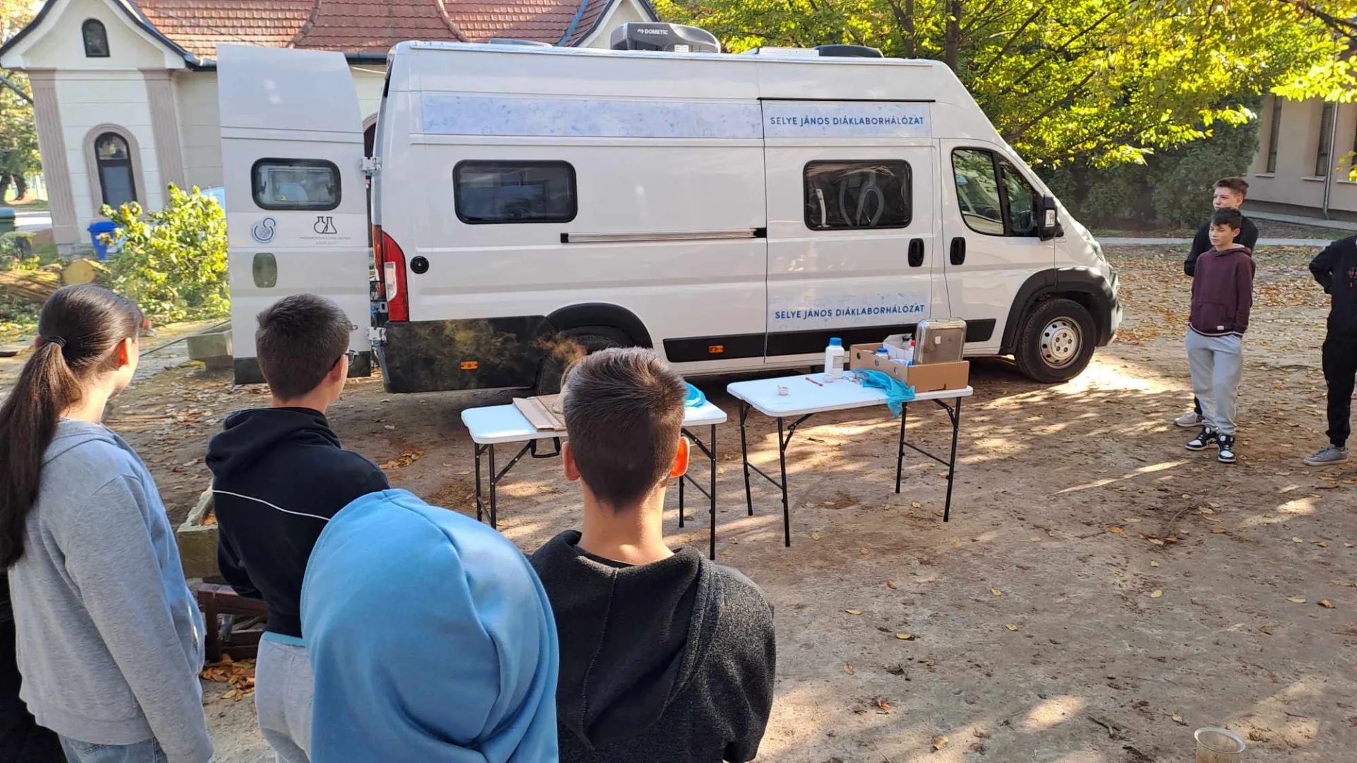 Mobillabor kitelepülés – együttműködésben a Kaposvári Táncsics Mihály Gimnáziummal