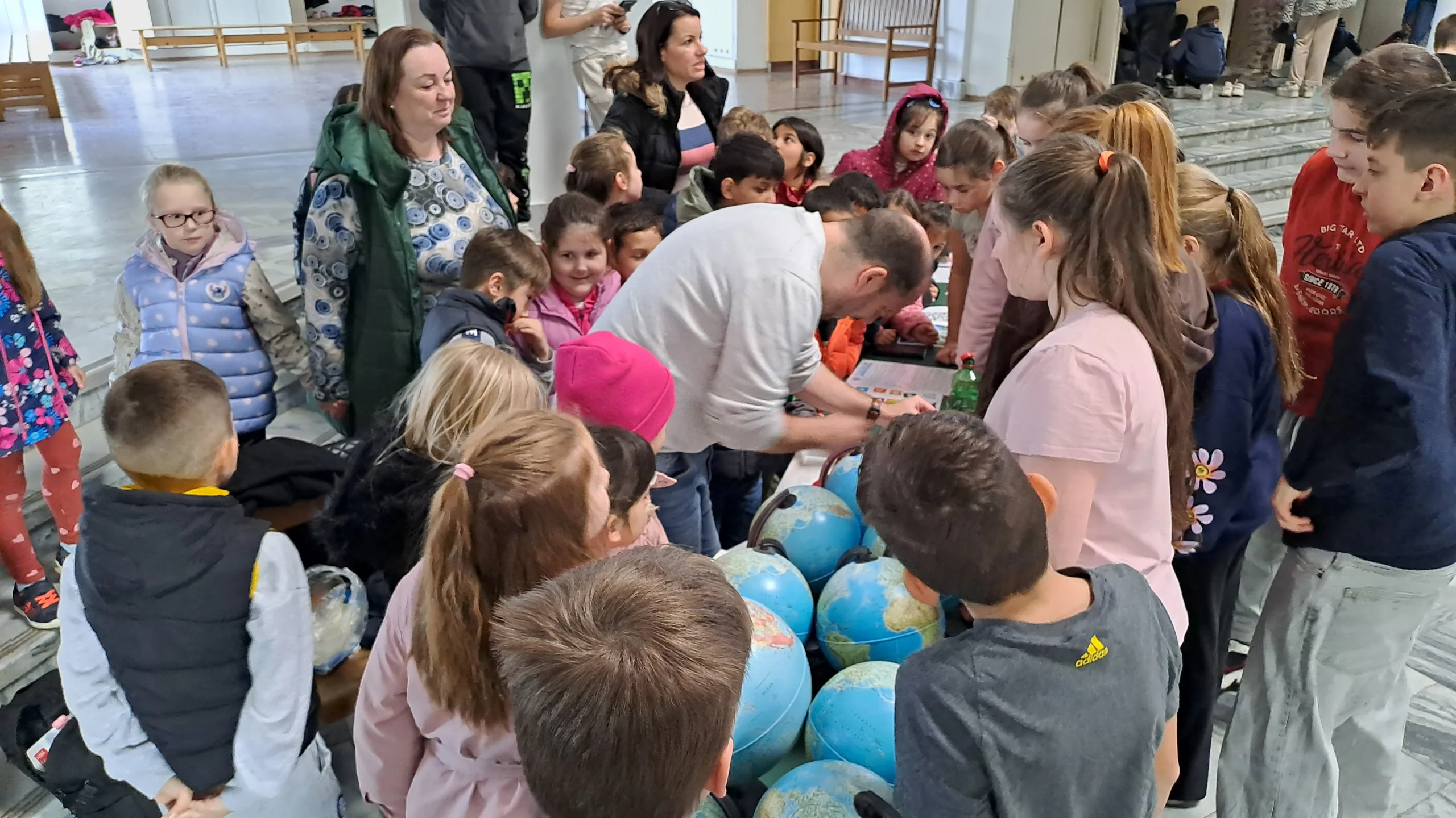 Mobillaboros roadshow Lentiben – A természettudományos gondolkodás fejlesztése és népszerűsítése